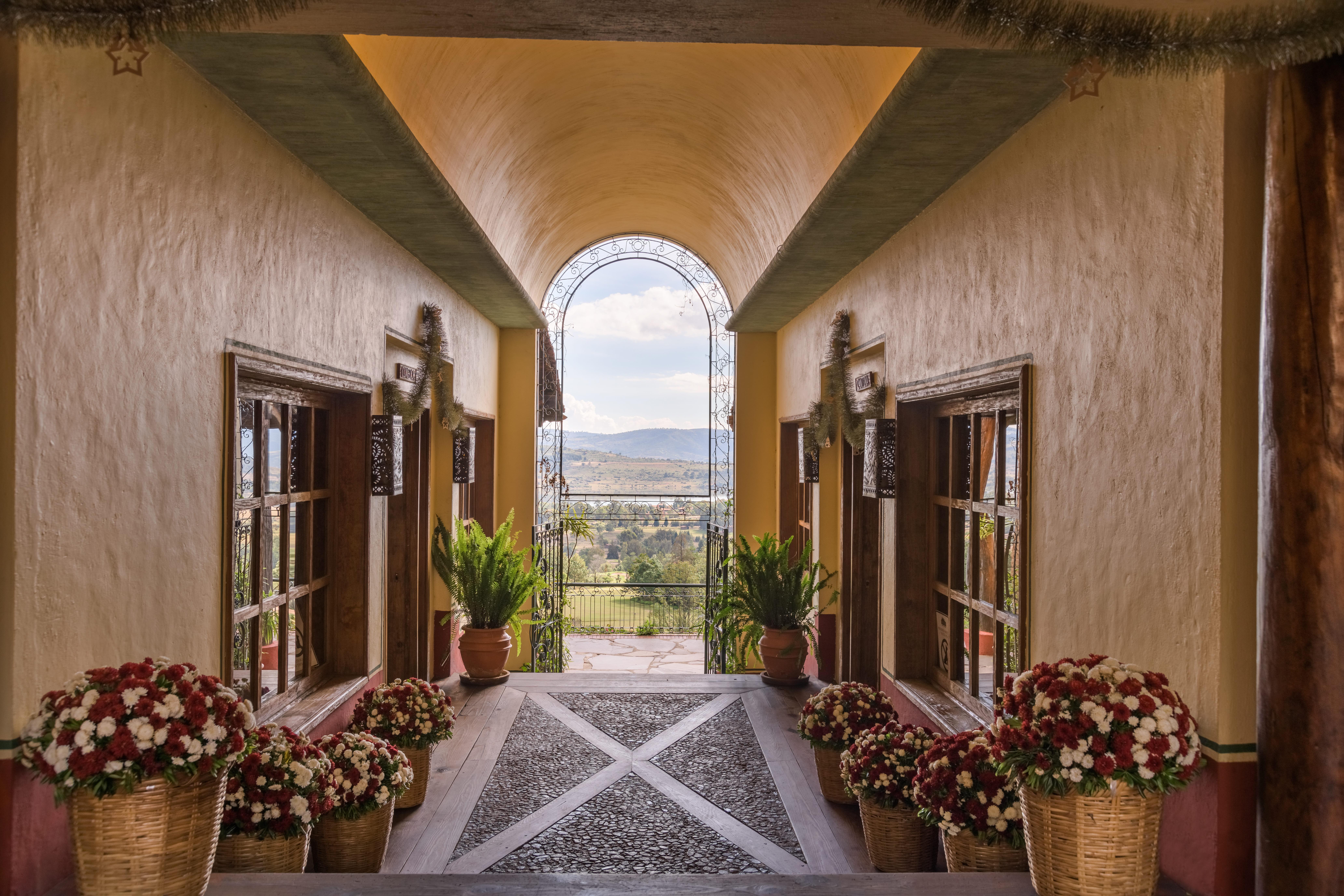 Country Club Hotel 5*